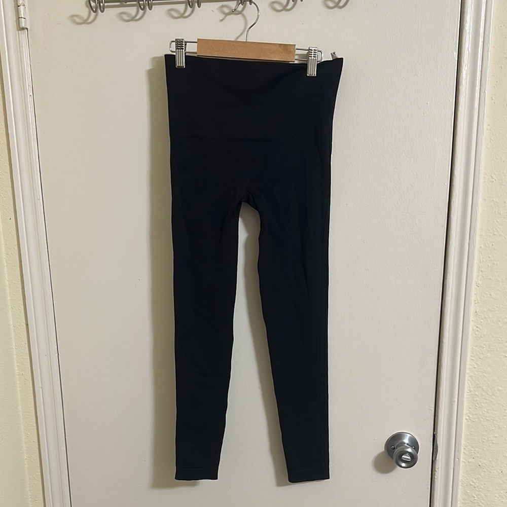 EUC Spanx Black Knit Leggings Medium